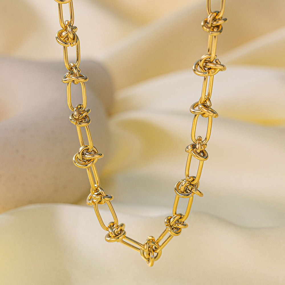 Barb Twist Link Chain Necklace