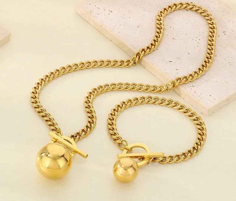 Aura Gold Necklace and Bracelet Set
